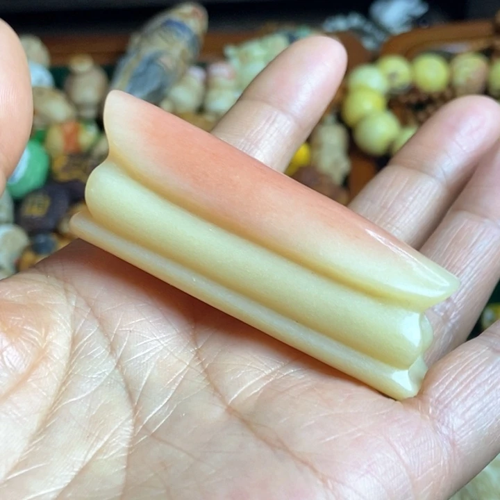 赏**秋配饰驼骨雕刻手把件一个