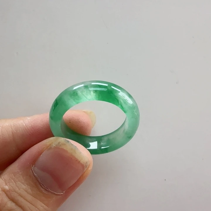 爱***随石英质玉（非洲翠）未镶嵌戒指