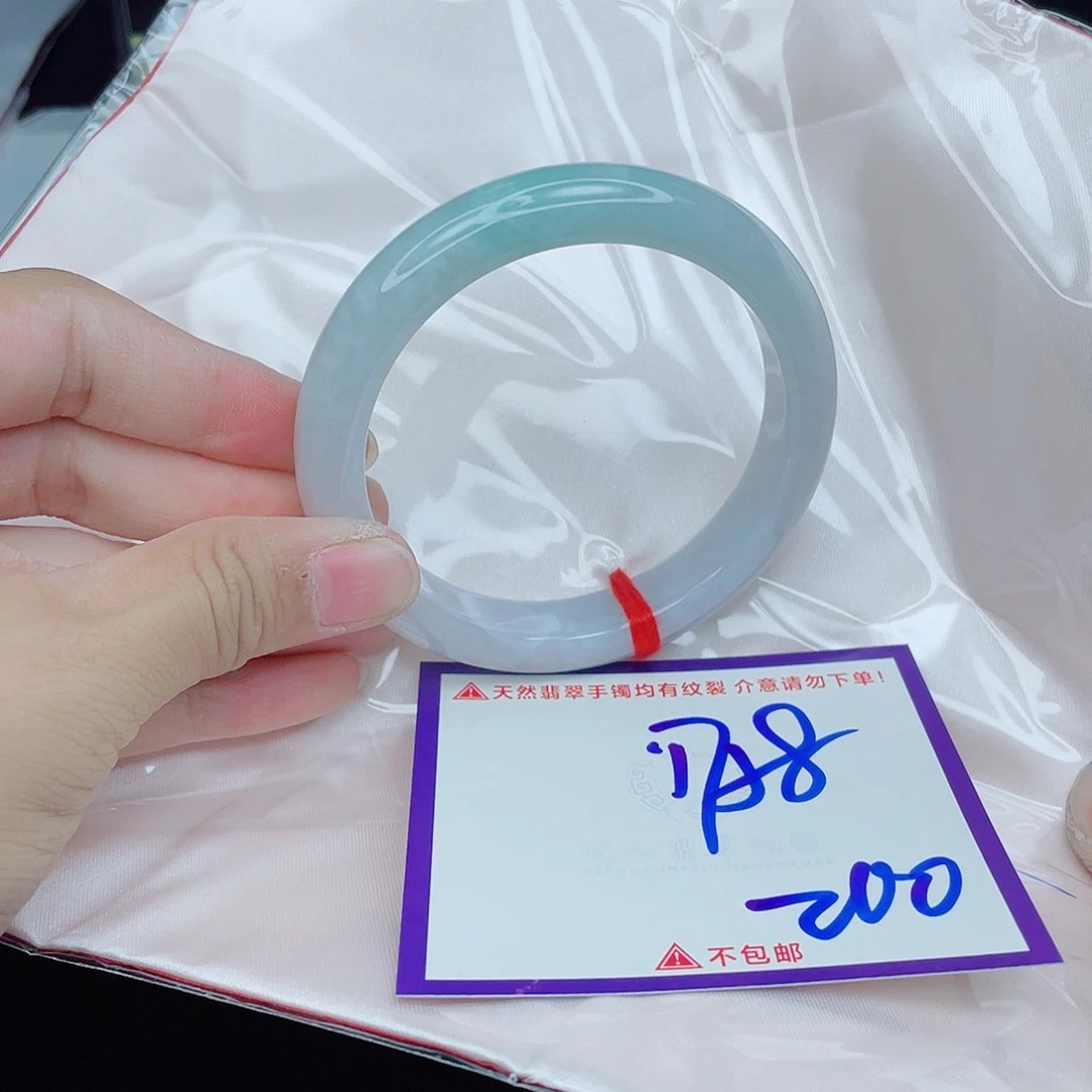 翡翠手镯未镶嵌翡翠