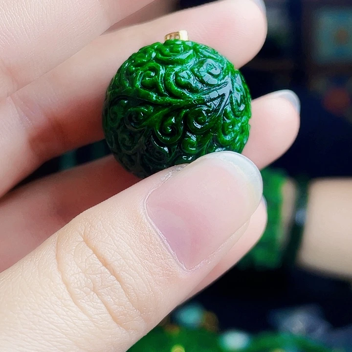 翡翠18K金镶嵌颈饰多样性