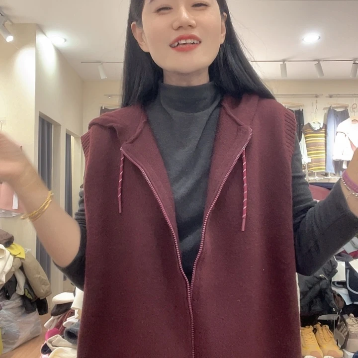 大瑶瑶同款日系小王复古红马甲