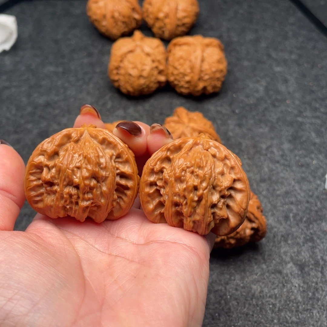 李***胜文玩核桃吊坠狮子头