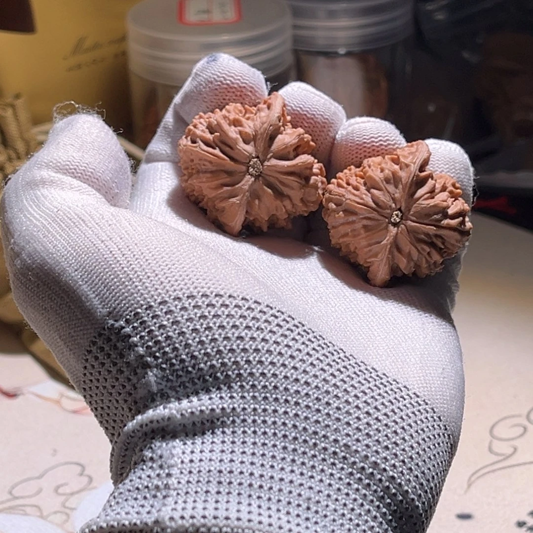 小***人磨盘 磨盘 弄破。磨盘。