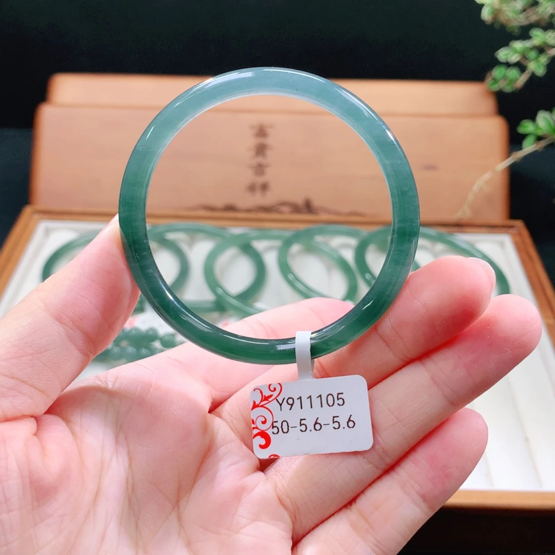 翡翠手镯（圆镯）未镶嵌