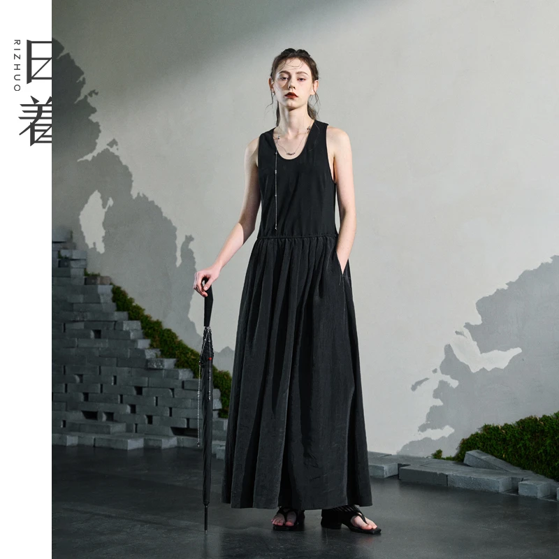 日着拂衣2025夏新款背心连衣裙U领设计感流行A字长裙子女RD2501L3
