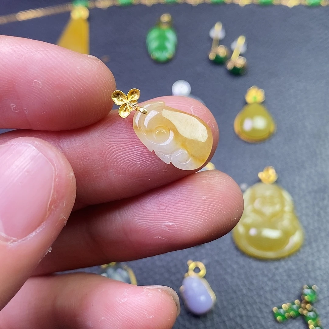 颈饰18K金镶嵌翡翠