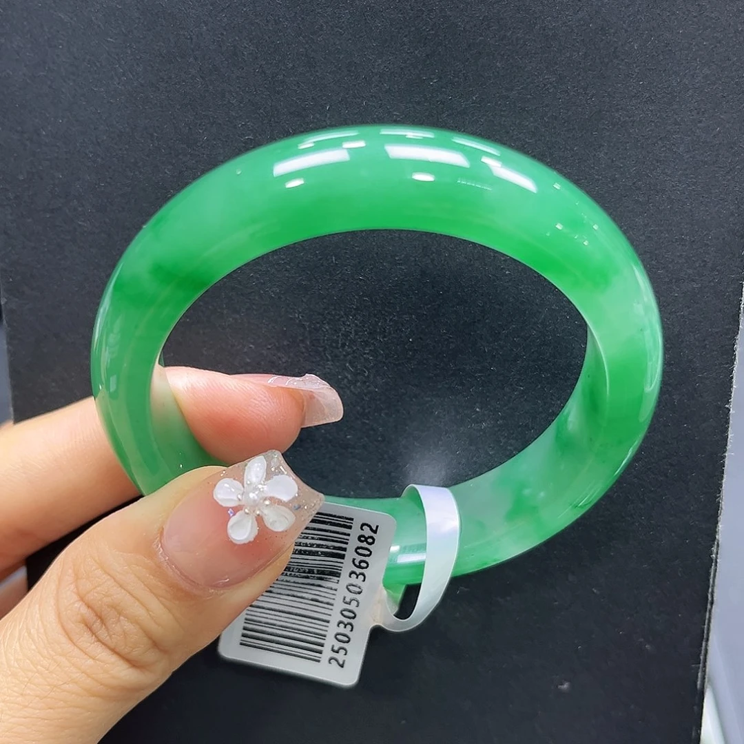 敢***～石英质玉手镯未镶嵌