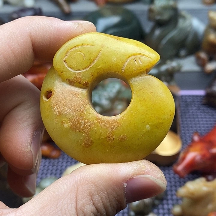 未镶嵌蛇纹石玉颈饰