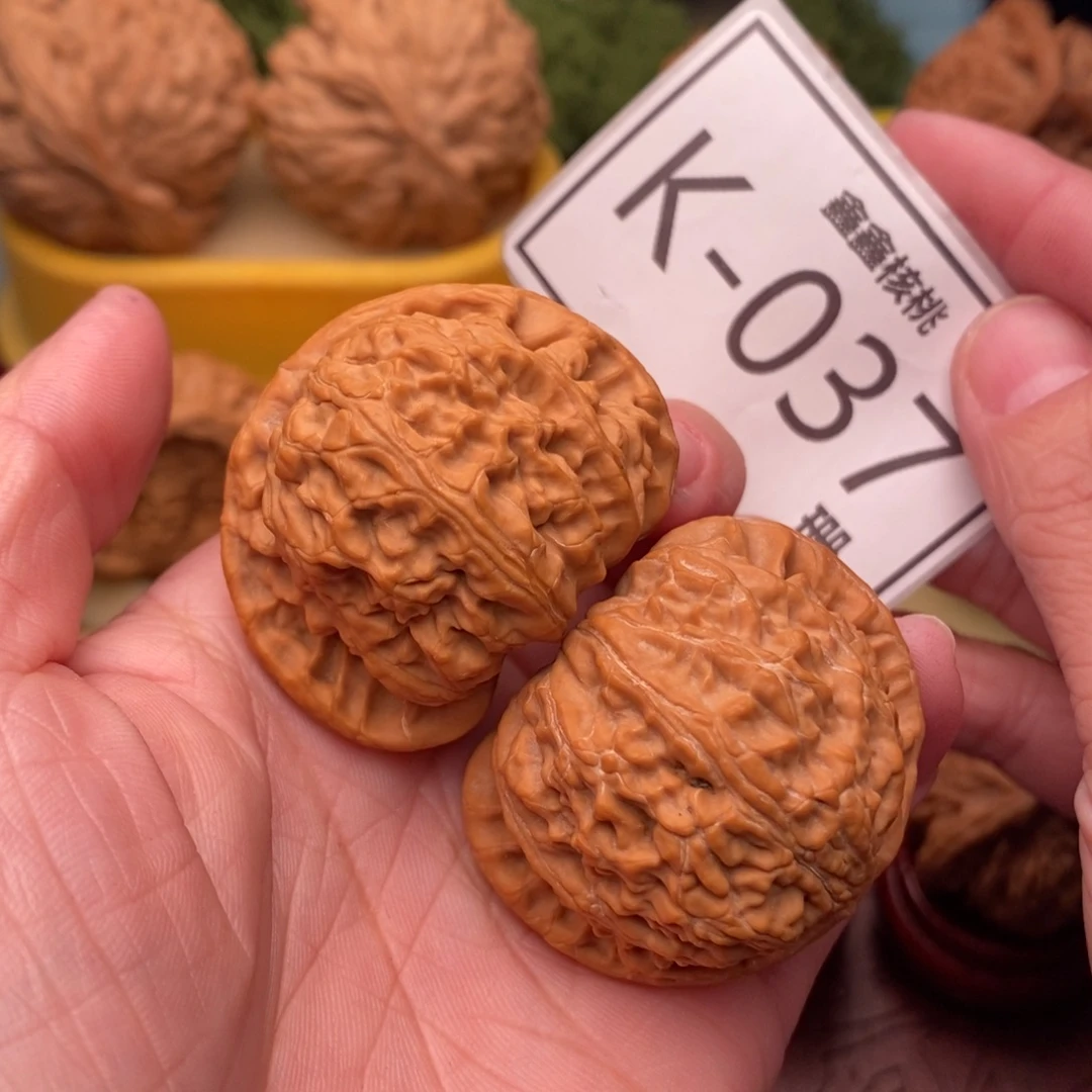 桃核把件狮子头42…..