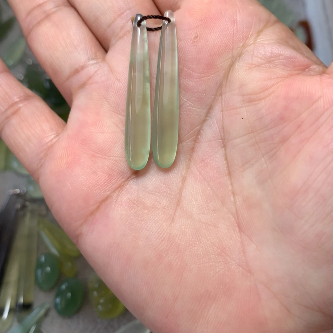 蛇纹石玉未镶嵌耳环