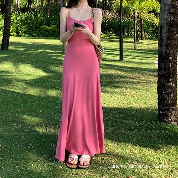 2025新款树莓红气质收腰吊带连衣裙修身显瘦打底时尚设计感长裙