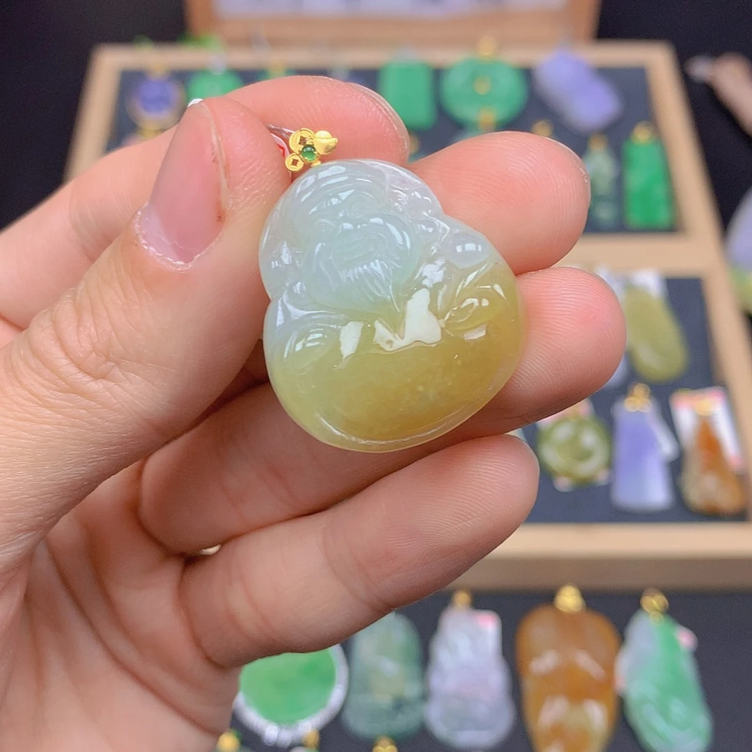 翡翠颈饰18K金镶嵌翡翠