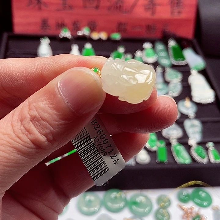 翡翠18K金镶嵌耳饰