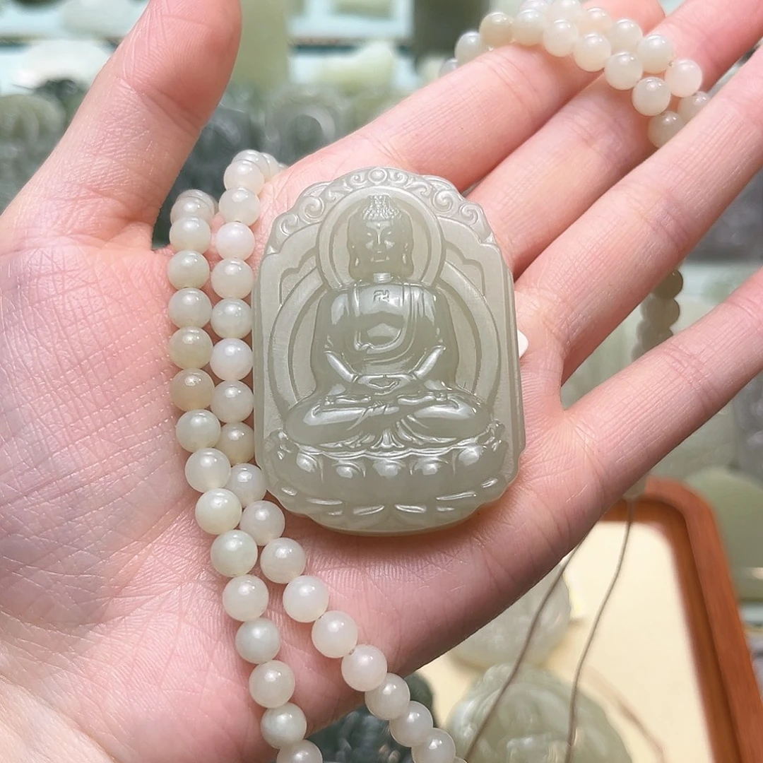 灬***子和田玉未镶嵌颈饰