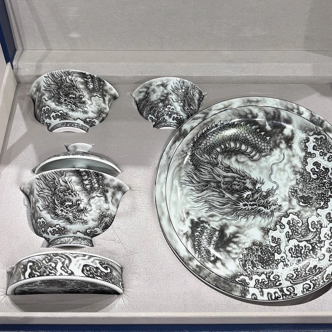 瓷片景德镇瓷器精品陈列