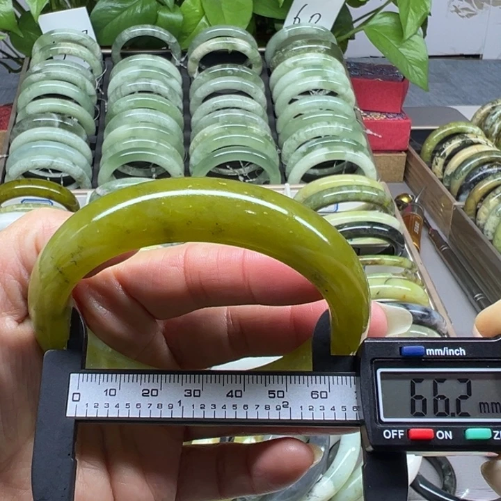 蛇纹石玉未镶嵌手镯70