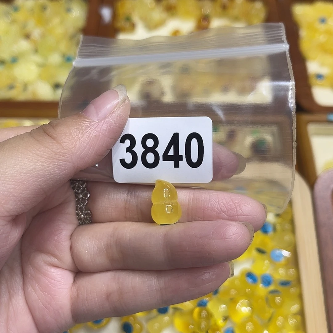 琥珀未镶嵌颈饰蜜蜡