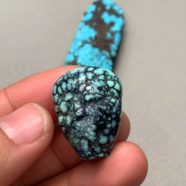 绿松石未镶嵌颈饰