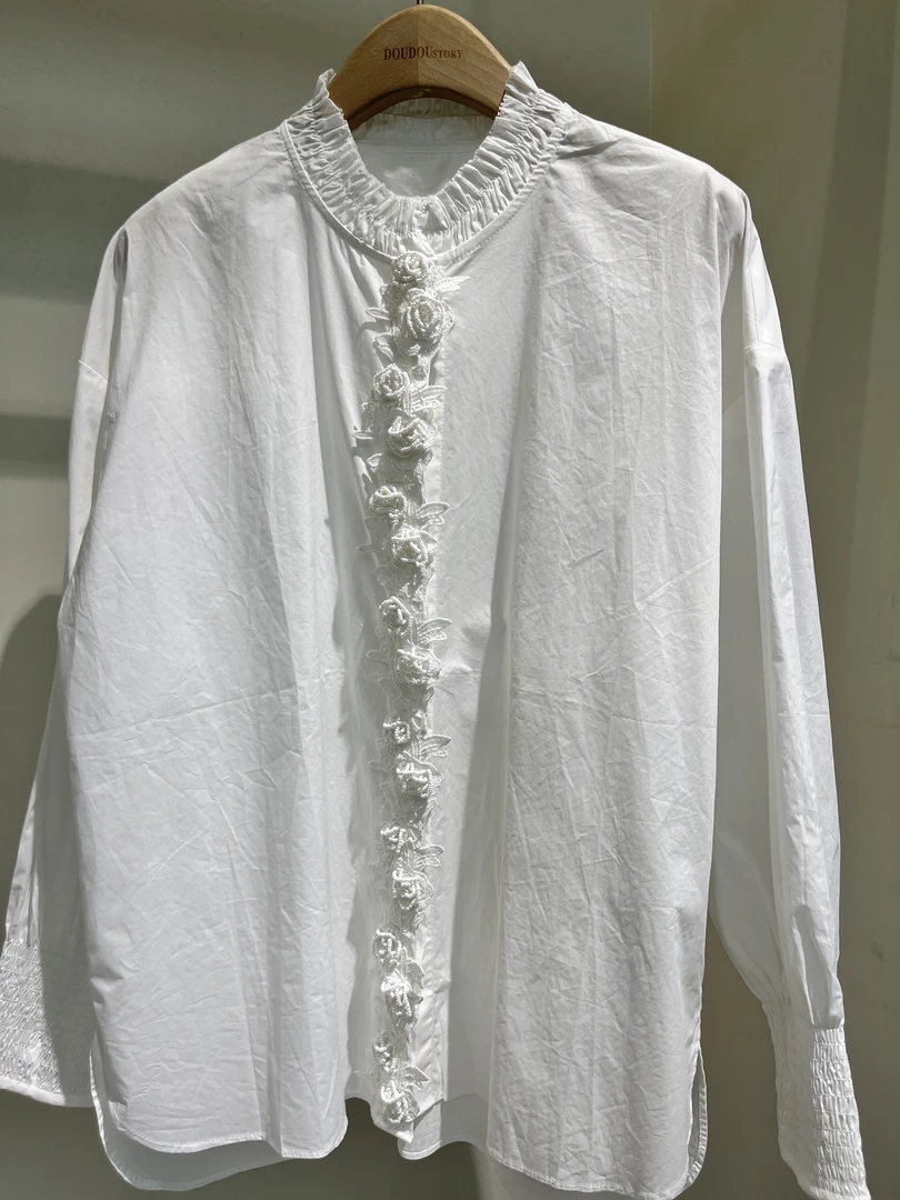 HALUNGLE/海伦格丽  Y6328  春季蕾丝珍珠褶皱重工内搭衬衫