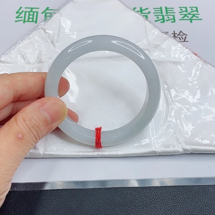 沙***贝未镶嵌手镯翡翠翡翠手镯