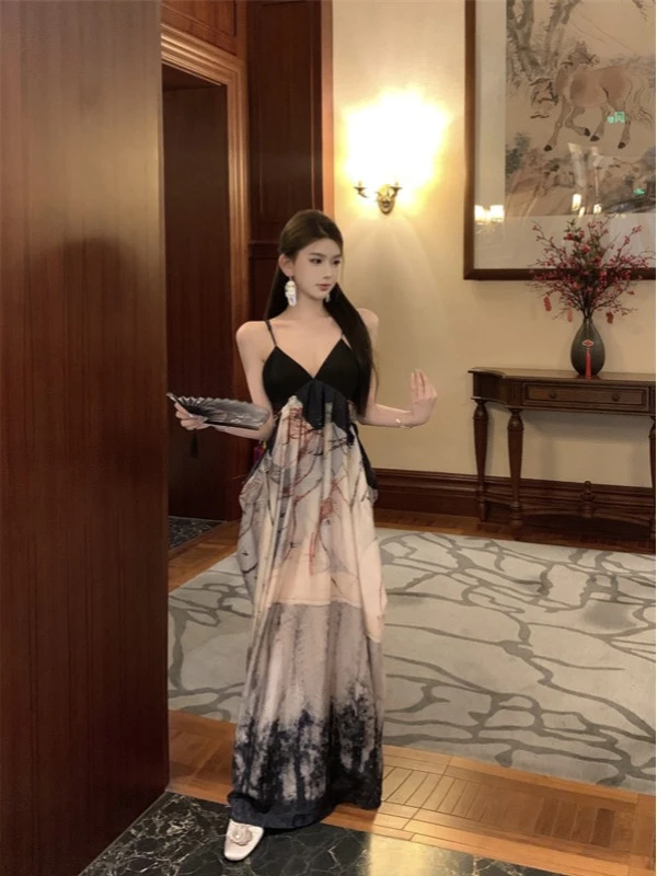 2025新款别致国风水墨印花连衣裙设计感吊带性感V领慵懒裙子女春
