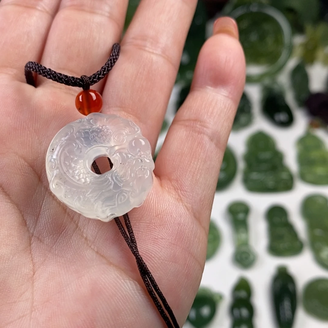 蛇纹石玉未镶嵌颈饰