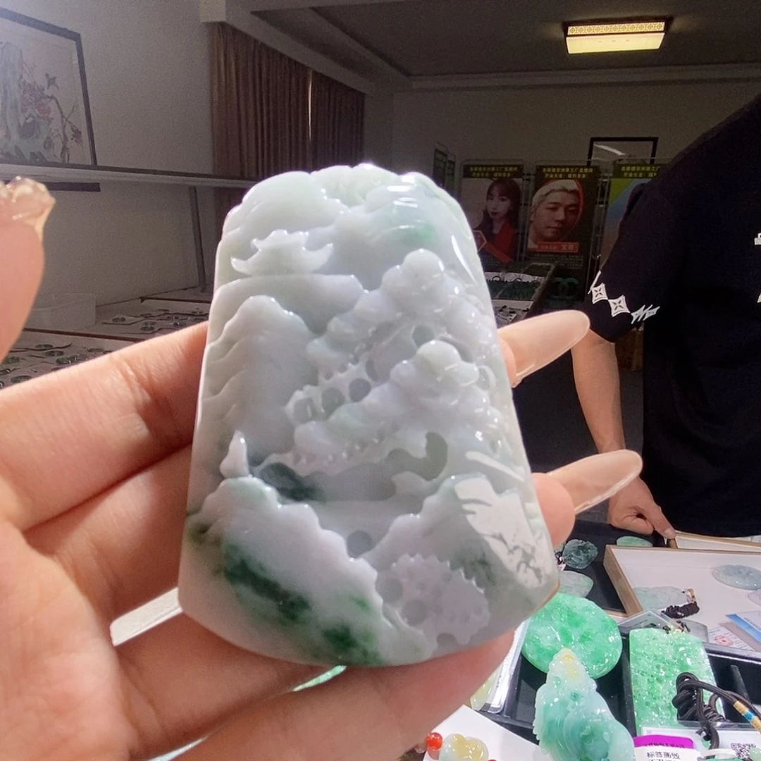 翡翠未镶嵌颈饰这