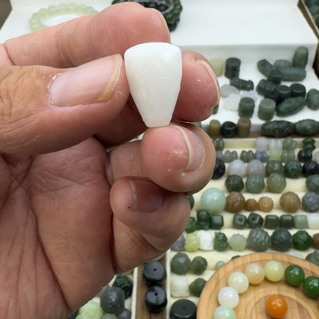 *****和田玉未镶嵌珠宝半成品和田玉白玉博古纹三通12+×13×18