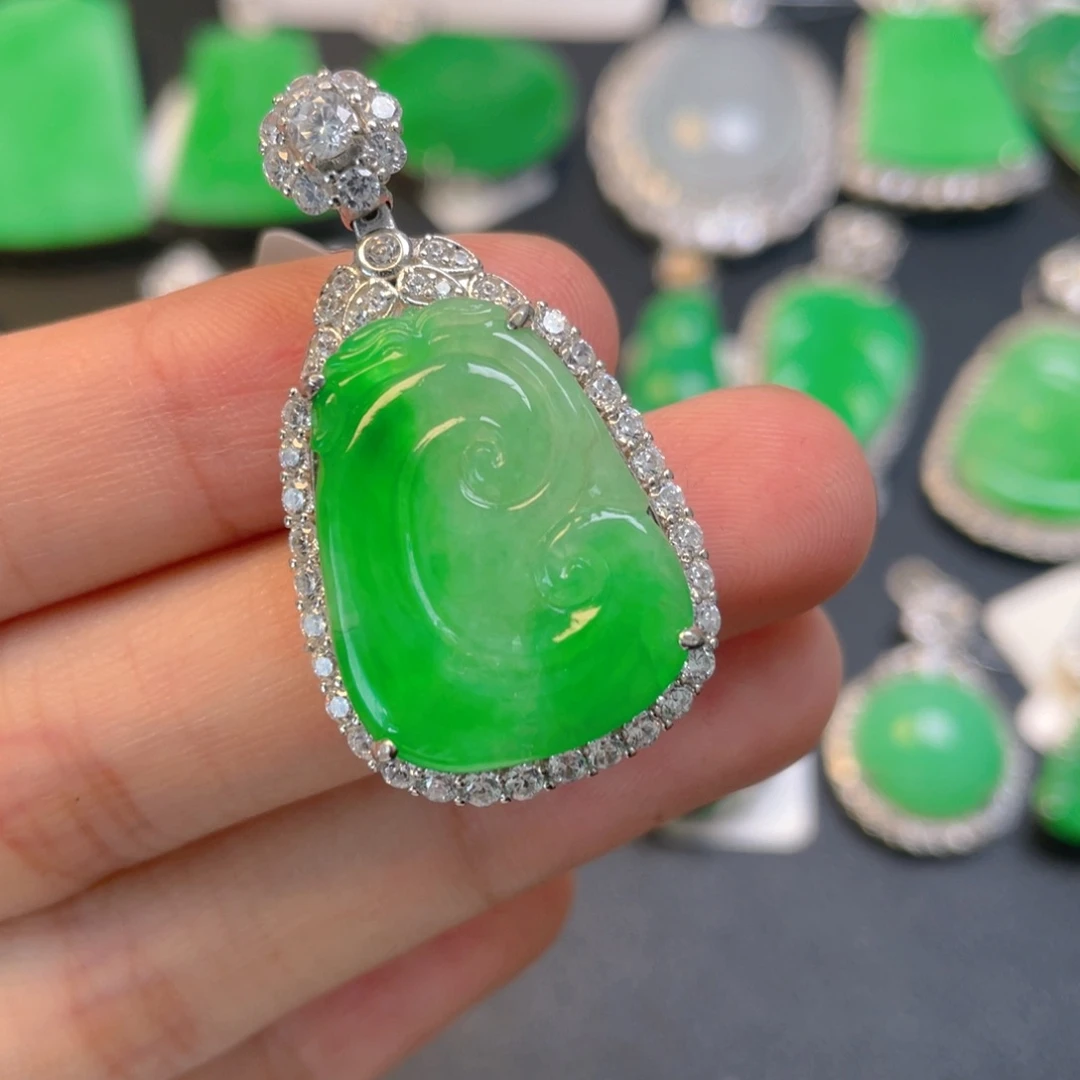 小****翡翠银S925镶嵌颈饰