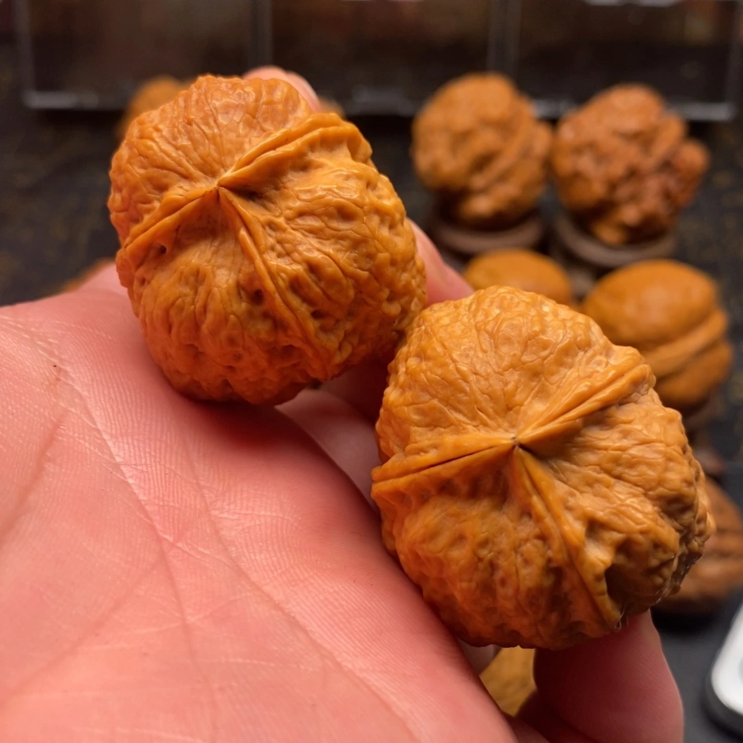 文玩核桃把件铁皮三愣