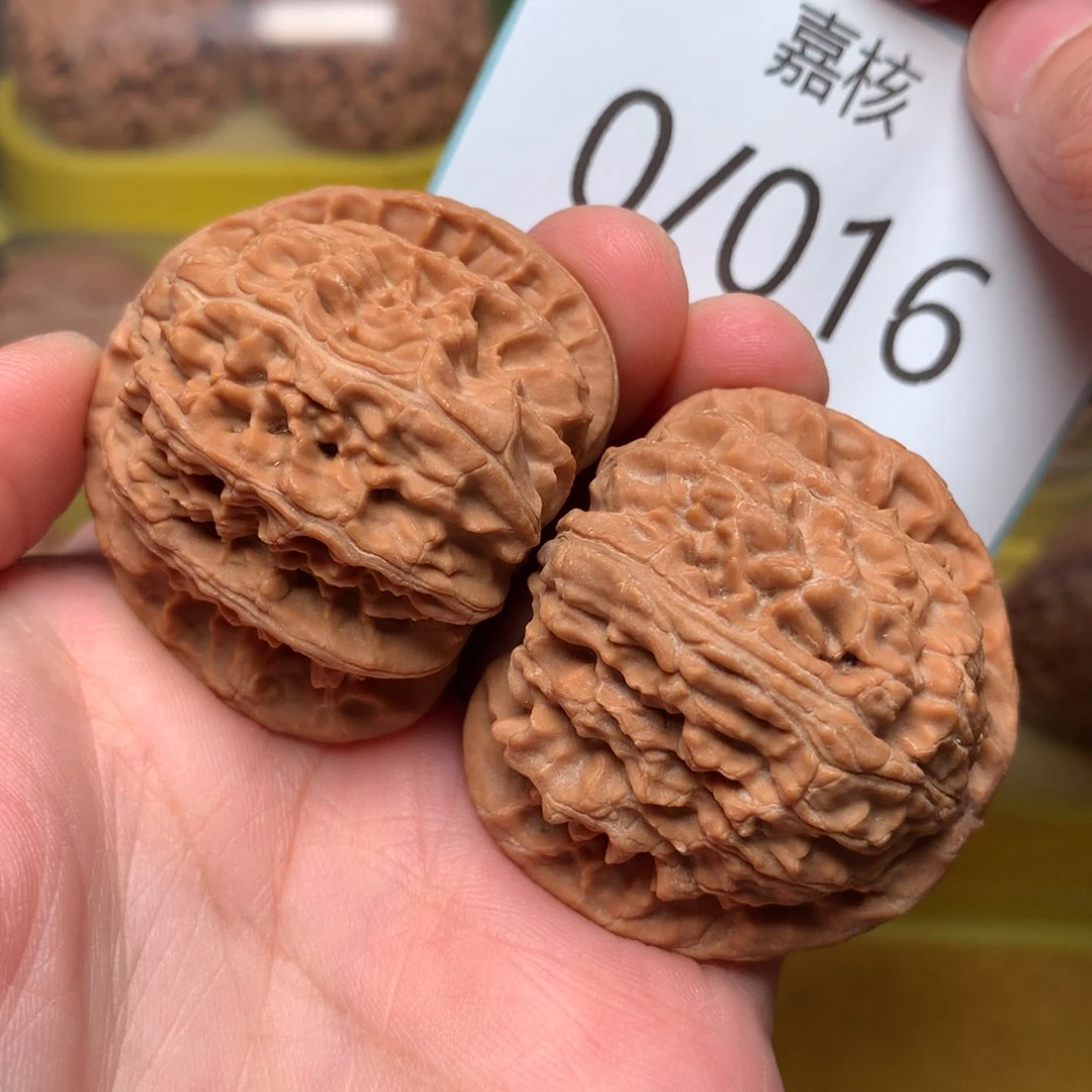 文玩核桃把件红皮球白41