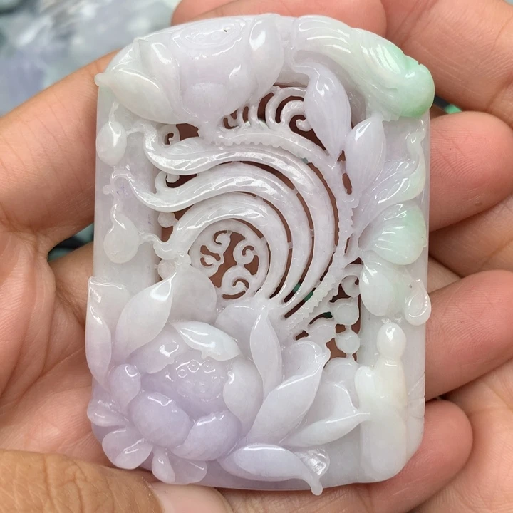 颈饰未镶嵌翡翠半****?翡翠