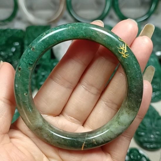 独山玉未镶嵌手镯54