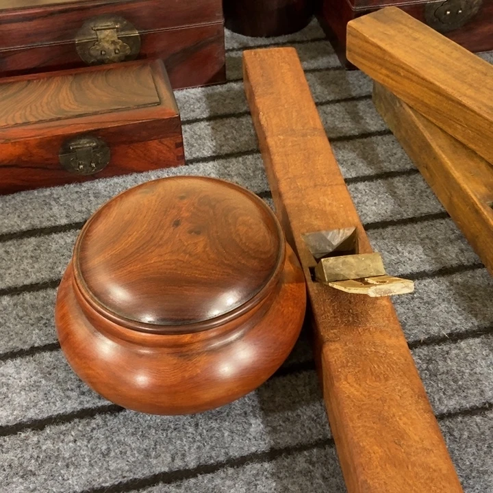 吓***胖贡木罐子一个，包子一个