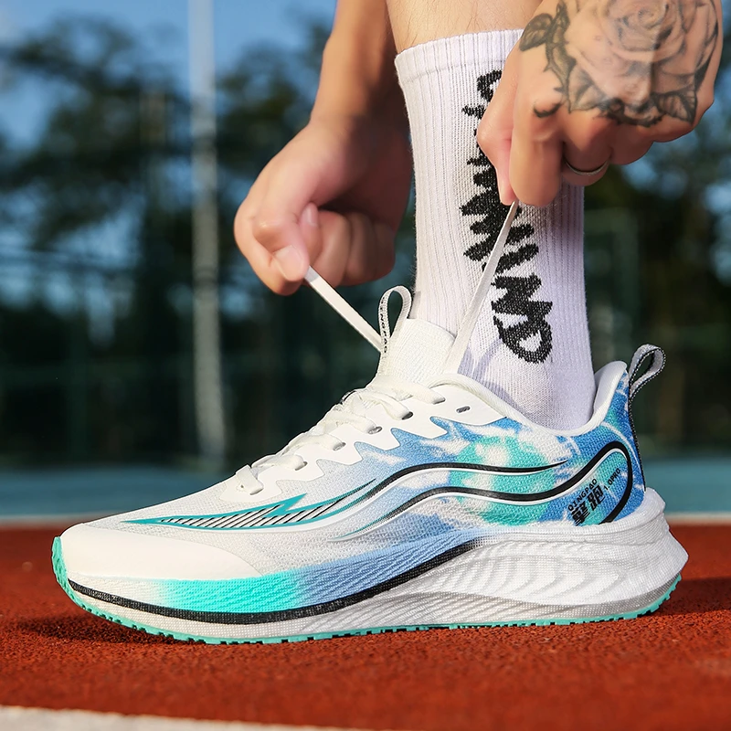 擎跑竞速碳板跑鞋夏季透气网面男士休闲减震轻便专业跑步训练软底