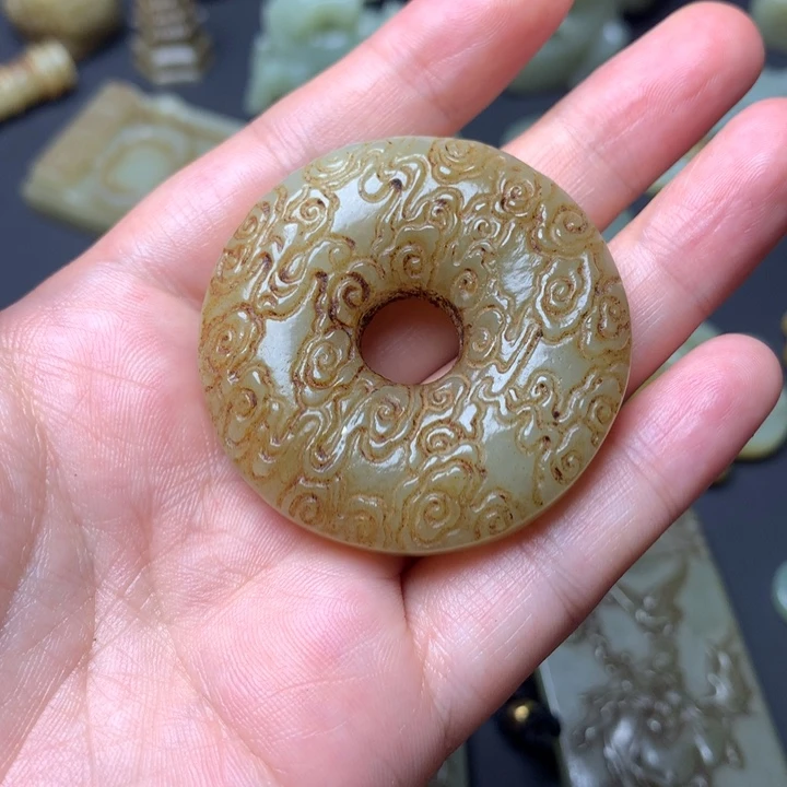 和田玉未镶嵌颈饰w**飞