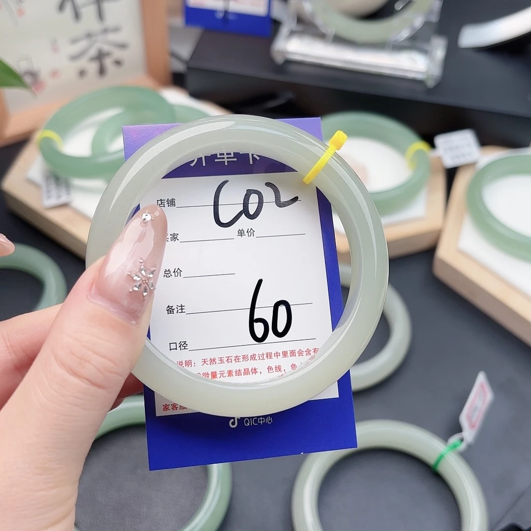 k***o石英质玉未镶嵌手镯