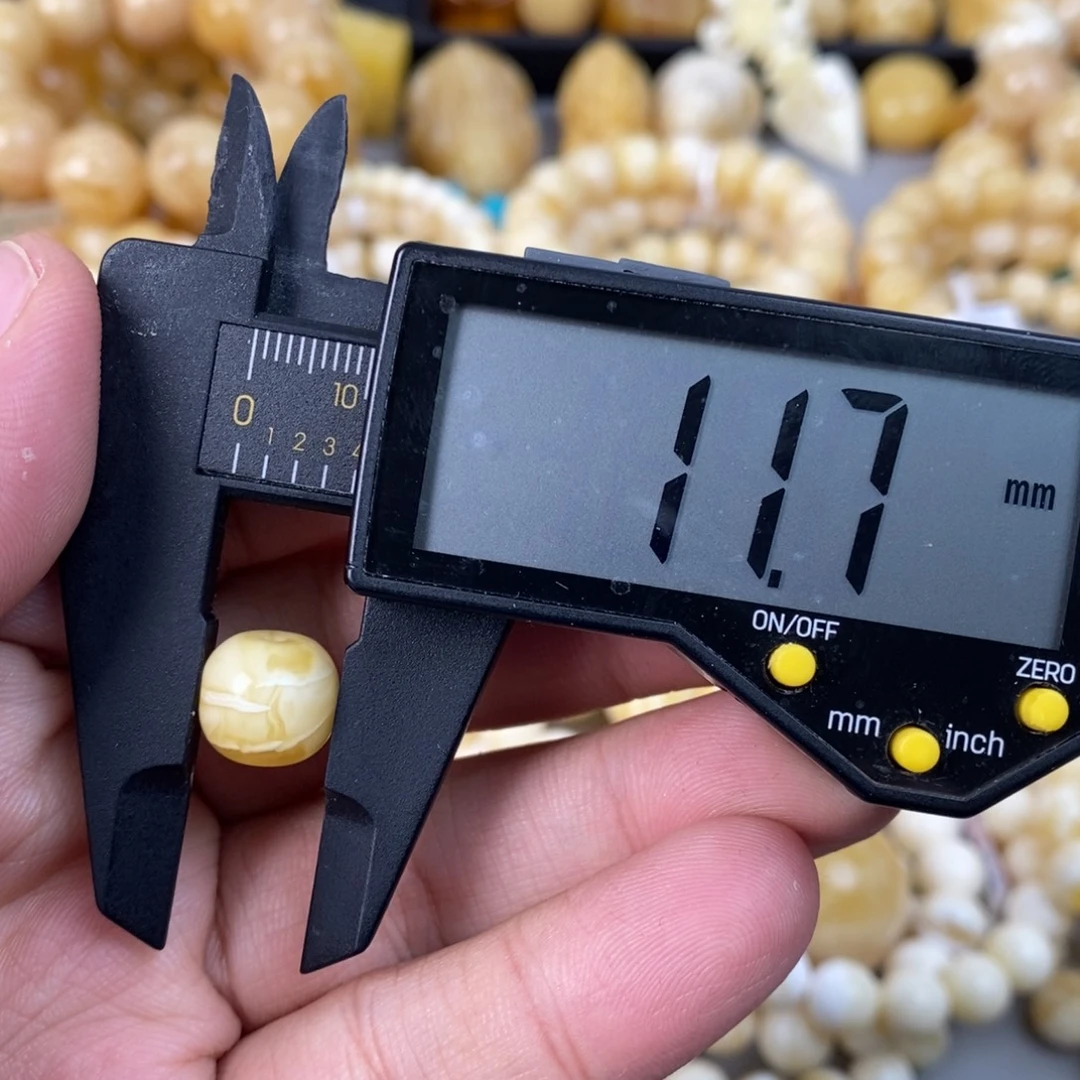 蜜蜡未镶嵌珠宝奇石