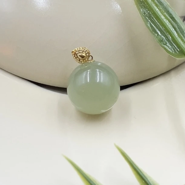 天然和田玉 18K金 和田玉圆珠吊坠 约12mm