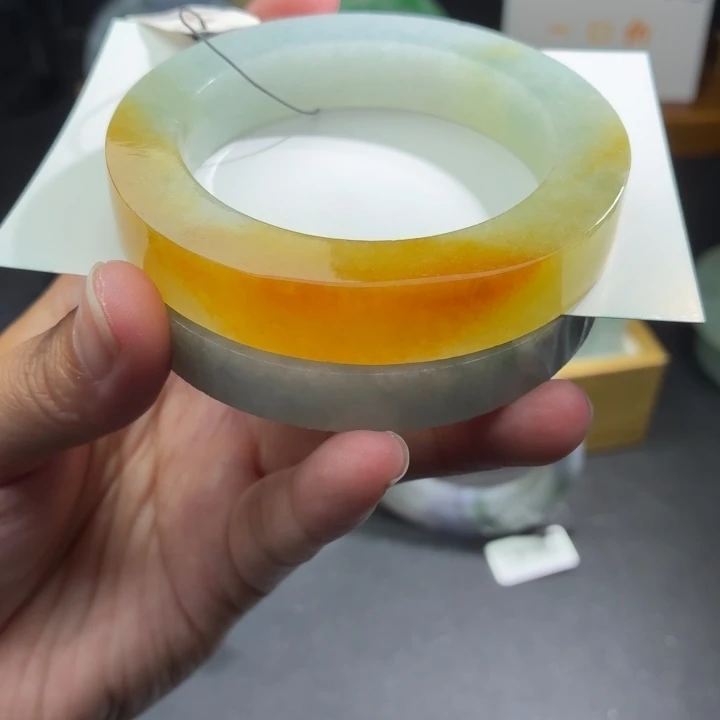 定制翡翠未镶嵌翡翠手镯