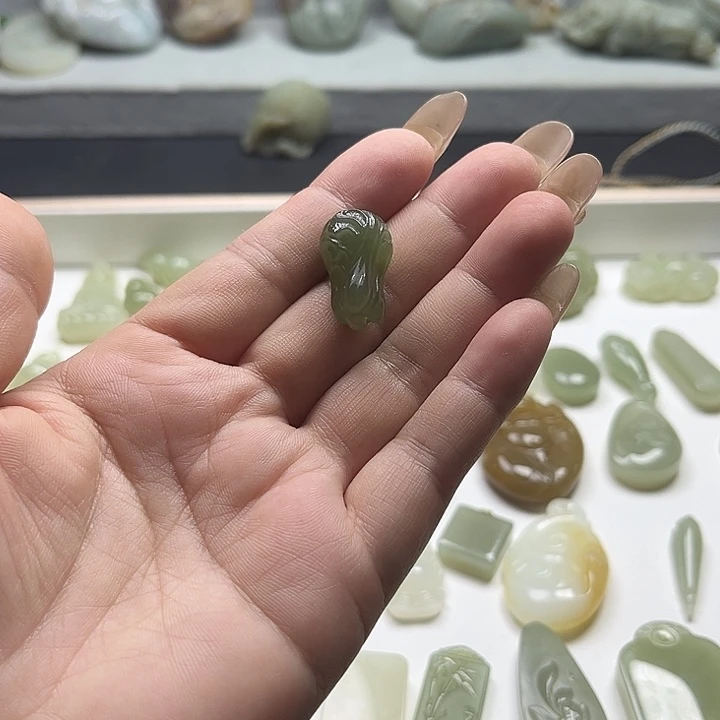 颈饰未镶嵌和田玉