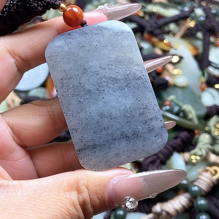 和田玉颈饰足铂镶嵌