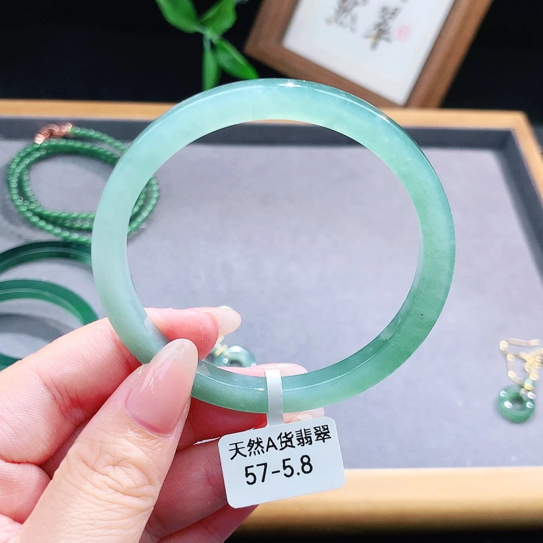 翡翠手镯（圆镯）未镶嵌