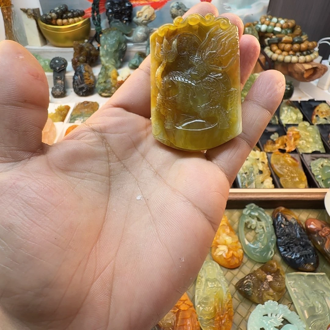 蛇纹石玉未镶嵌颈饰