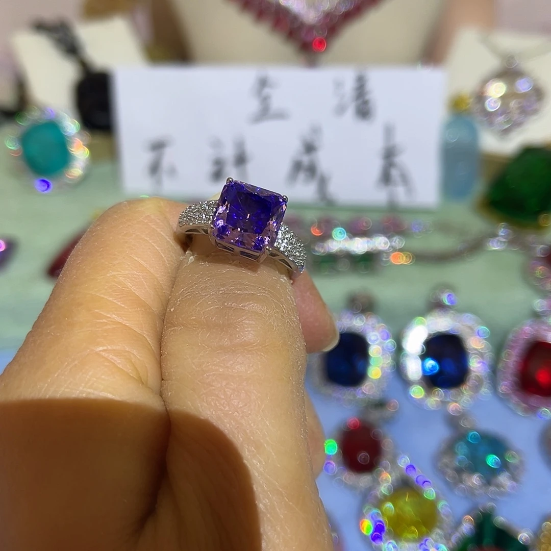 花岗石钨金璀璨夺目耀眼