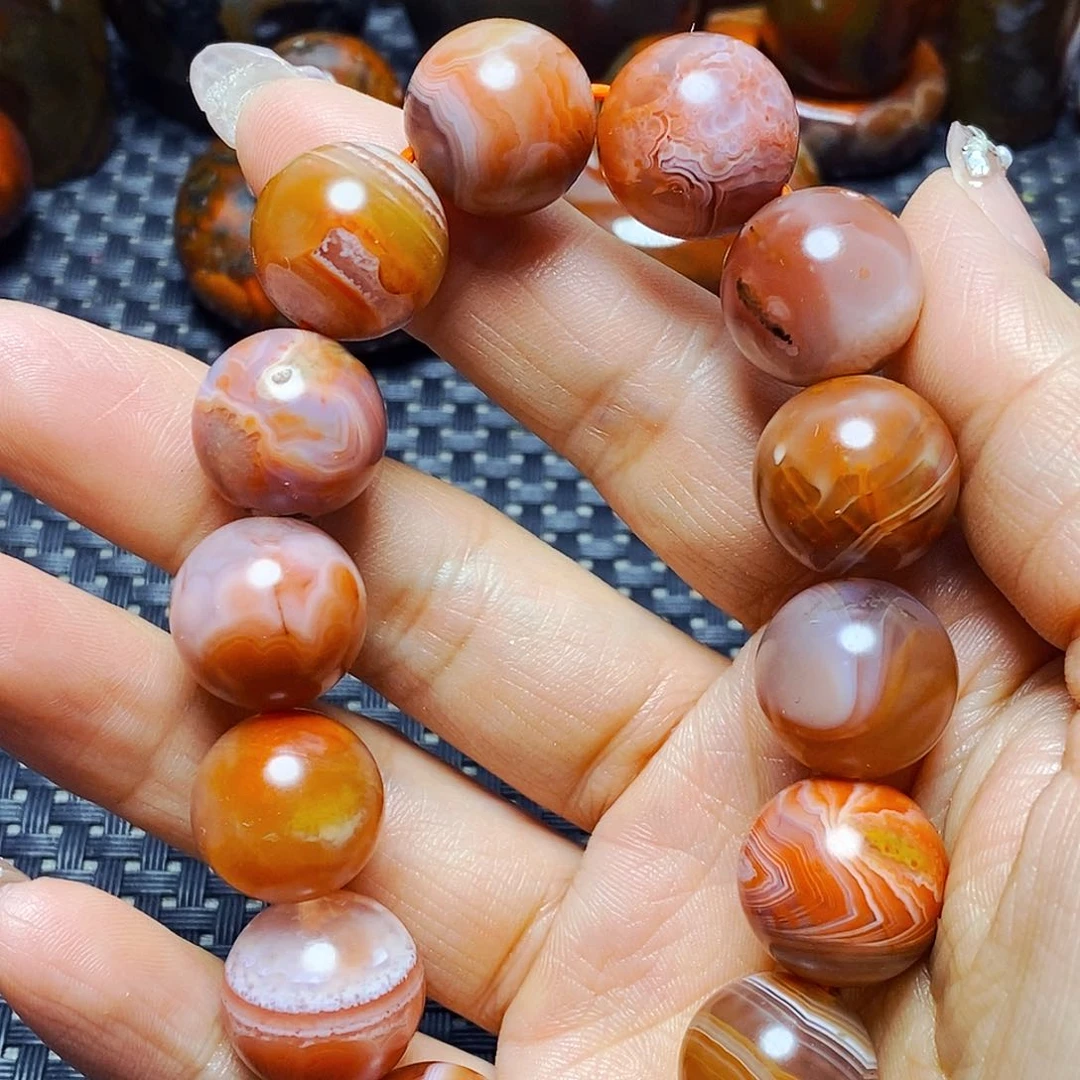 未镶嵌颈饰玛瑙/玉髓毛****?