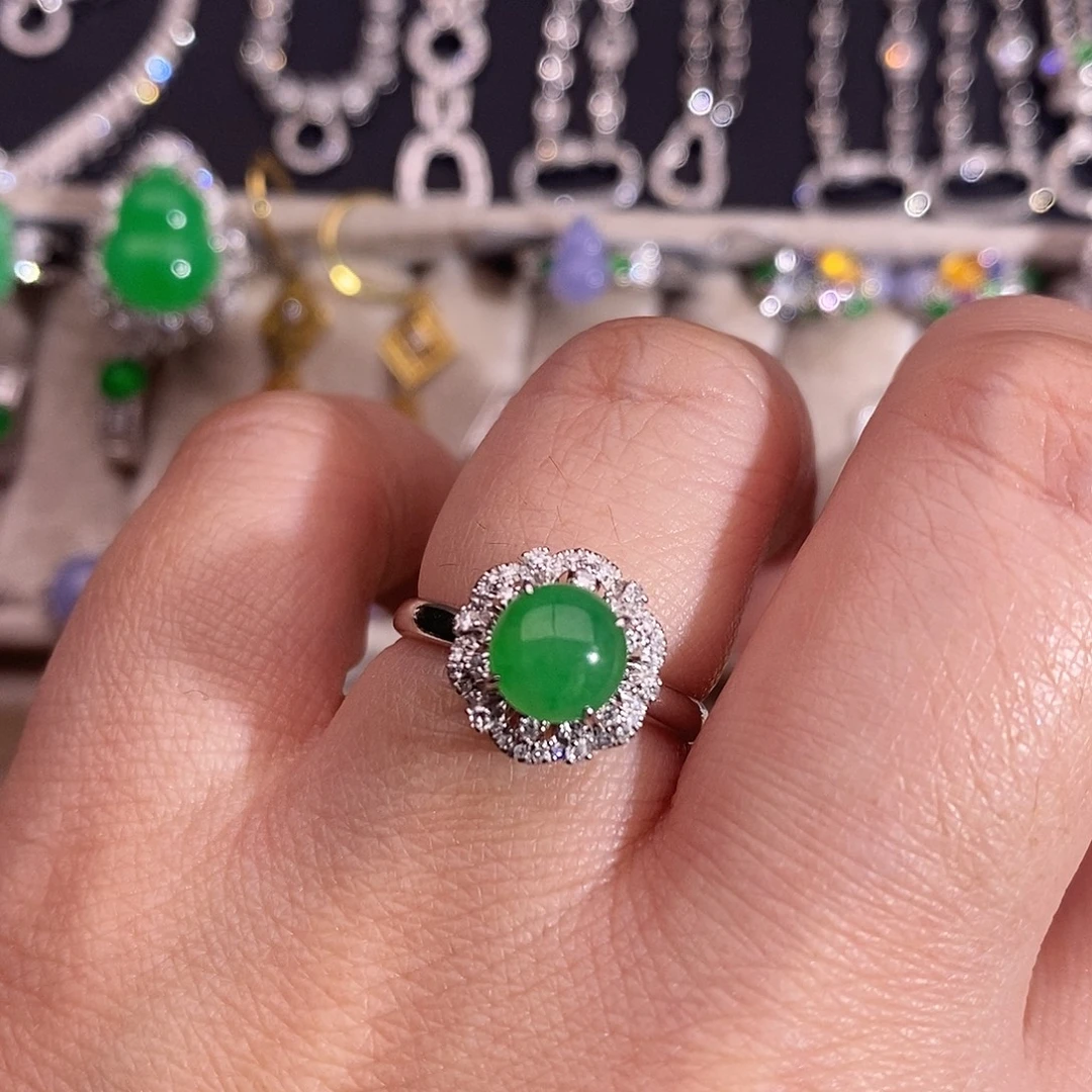 翡翠18K金镶嵌戒指