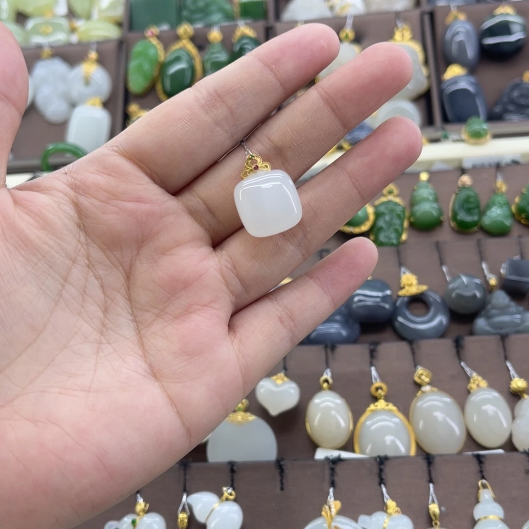 冬***天和田玉18K金镶嵌吊坠(不含链)