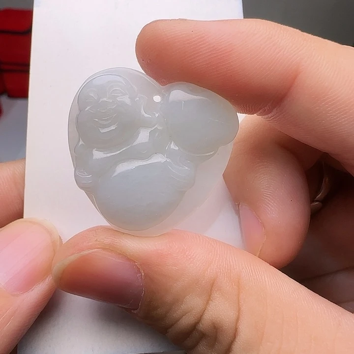 翡翠未镶嵌颈饰心中有佛