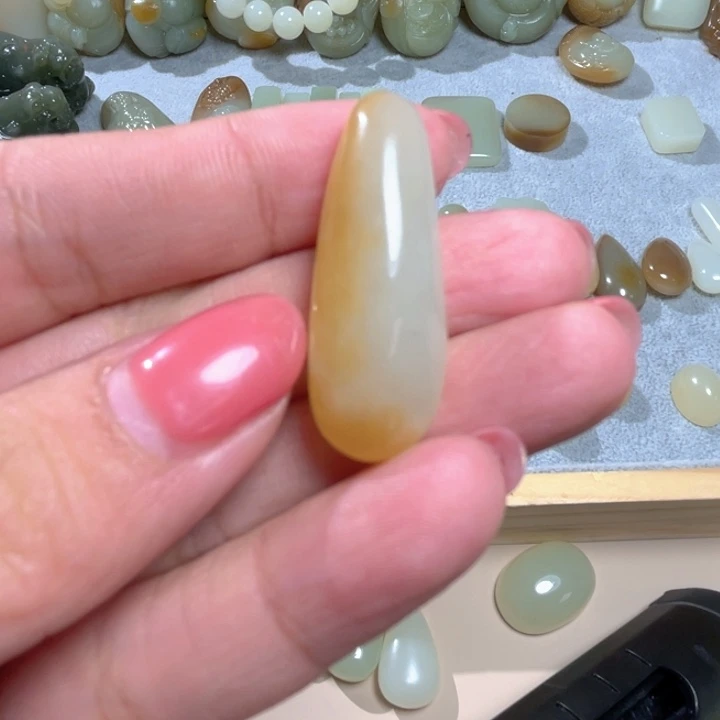 大***瘩未镶嵌和田玉（糖玉）珠宝半成品